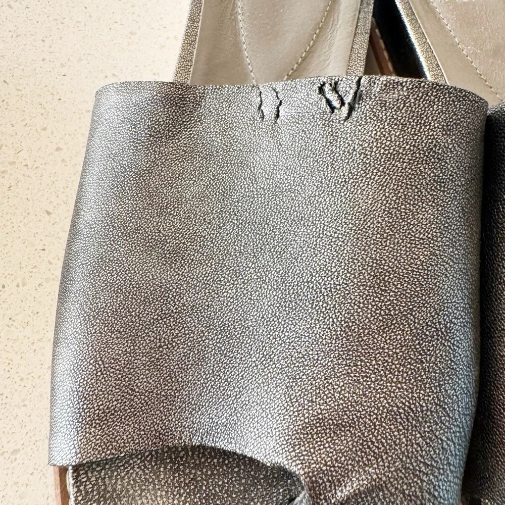 Eileen Fisher Touch Platform Sandals in a metallic Silver Size 7